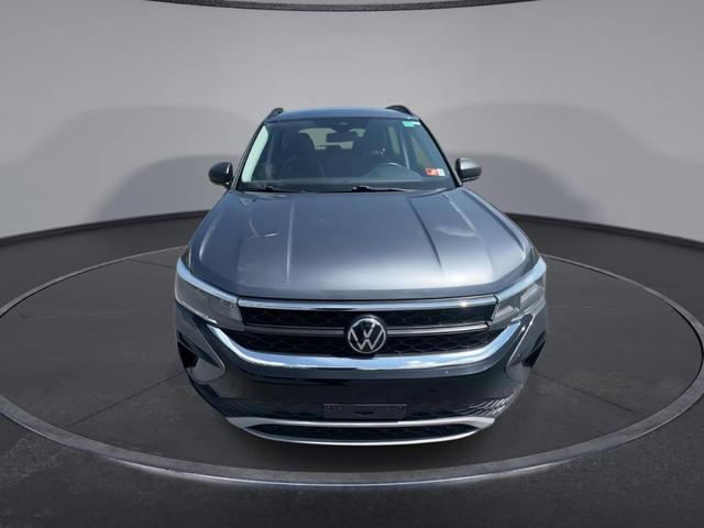 Photo of 2022 Platinum Gray Metallic Volkswagen Taos