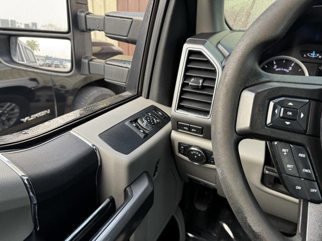 Photo of 2019 Oxford White Ford F-350