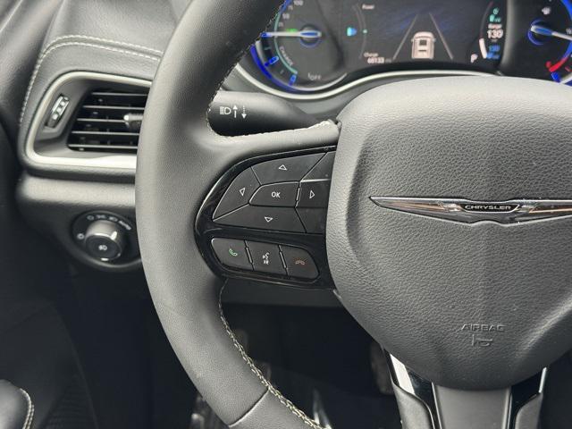 Photo of 2022 Brilliant Black Crystal Pearlcoat Chrysler Pacifica Hybrid