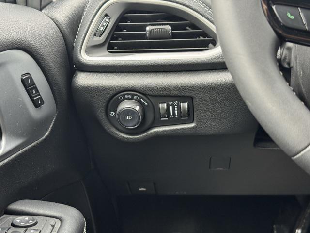 Photo of 2022 Brilliant Black Crystal Pearlcoat Chrysler Pacifica Hybrid