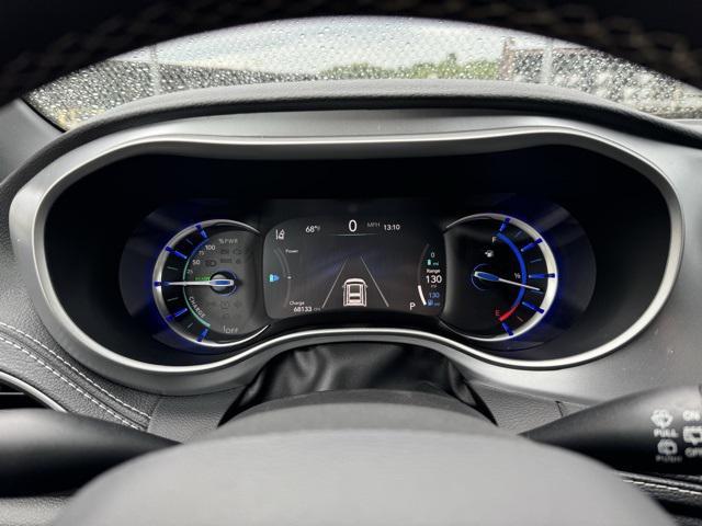 Photo of 2022 Brilliant Black Crystal Pearlcoat Chrysler Pacifica Hybrid