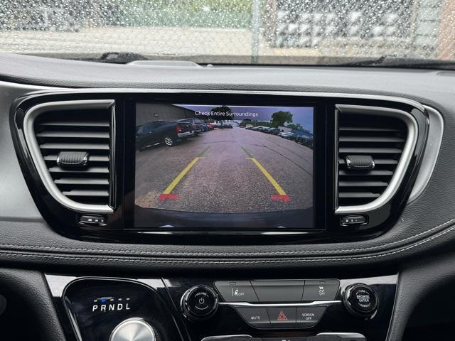 Photo of 2022 Brilliant Black Crystal Pearlcoat Chrysler Pacifica Hybrid