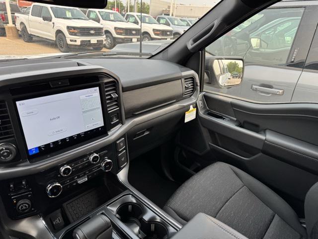 Photo of 2025 Oxford White Ford F-150