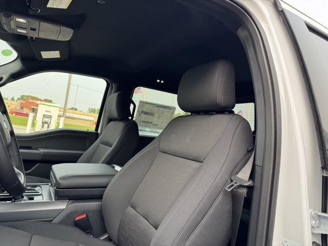 Photo of 2025 Oxford White Ford F-150