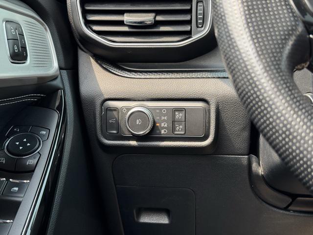 Photo of 2021 Infinite Blue Metallic Tinted Clearcoat Ford Explorer