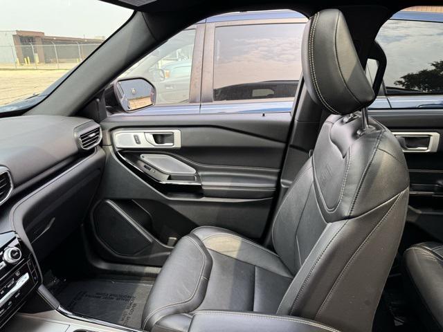 Photo of 2021 Infinite Blue Metallic Tinted Clearcoat Ford Explorer