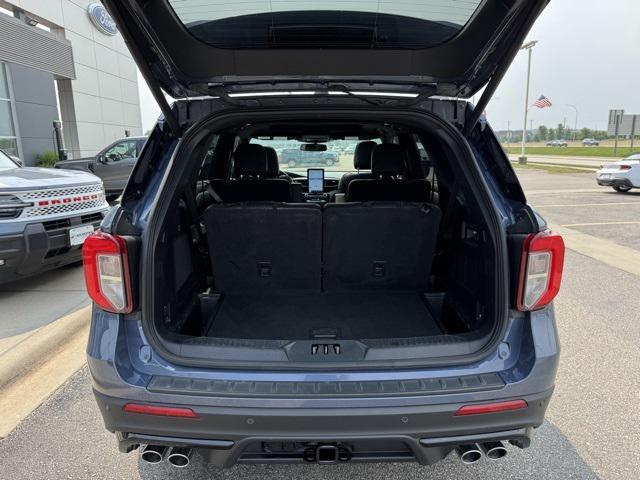 Photo of 2021 Infinite Blue Metallic Tinted Clearcoat Ford Explorer