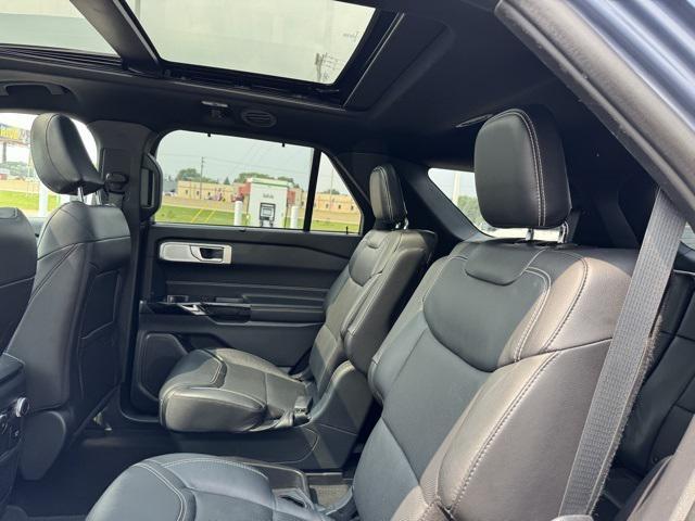 Photo of 2021 Infinite Blue Metallic Tinted Clearcoat Ford Explorer