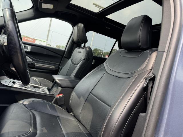 Photo of 2021 Infinite Blue Metallic Tinted Clearcoat Ford Explorer