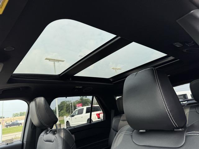 Photo of 2021 Infinite Blue Metallic Tinted Clearcoat Ford Explorer