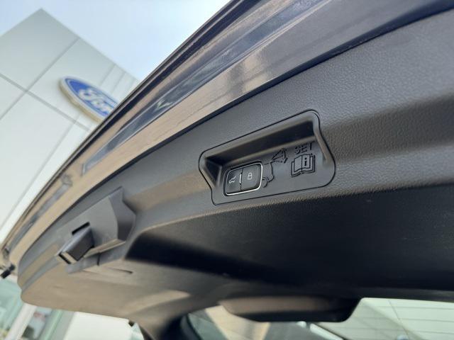 Photo of 2021 Infinite Blue Metallic Tinted Clearcoat Ford Explorer