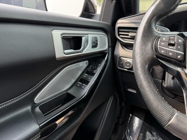 Photo of 2021 Infinite Blue Metallic Tinted Clearcoat Ford Explorer