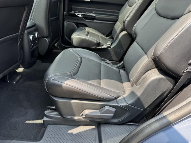 Photo of 2021 Infinite Blue Metallic Tinted Clearcoat Ford Explorer