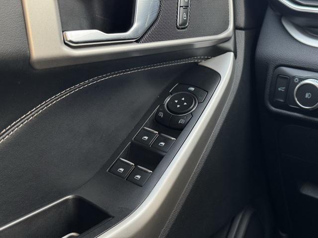 Photo of 2022 Carbonized Gray Metallic Ford Explorer