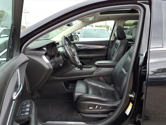 Photo of 2017 Stellar Black Metallic Cadillac XT5