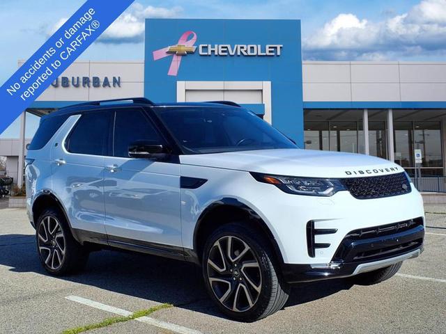 Photo of 2017 White Land Rover Discovery