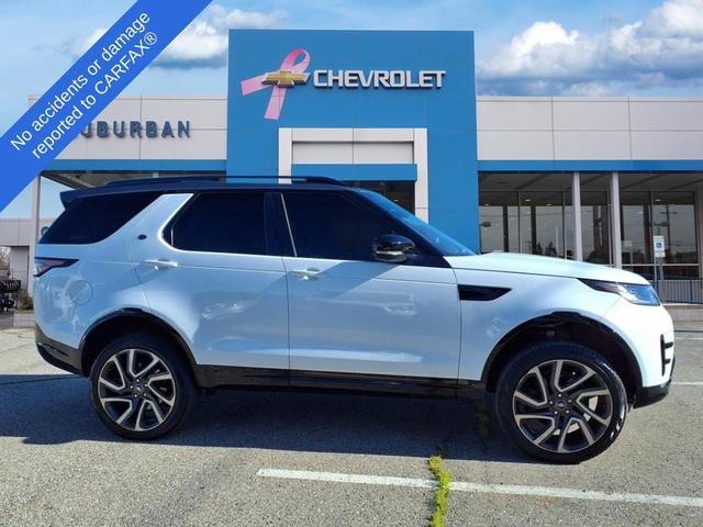 Photo of 2017 White Land Rover Discovery