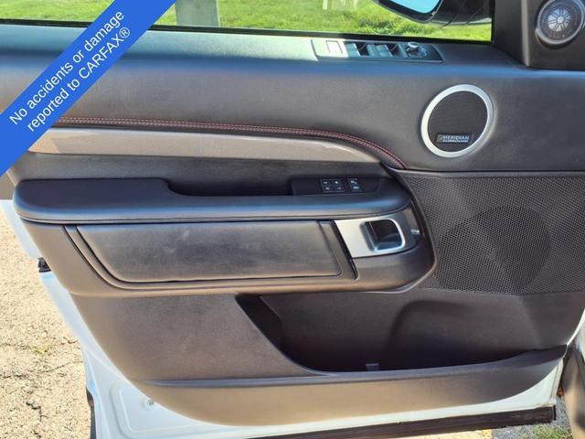 Photo of 2017 White Land Rover Discovery