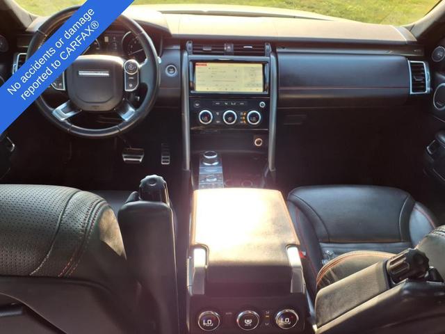 Photo of 2017 White Land Rover Discovery