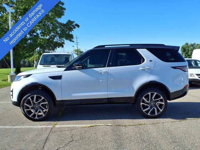 Photo of 2017 White Land Rover Discovery