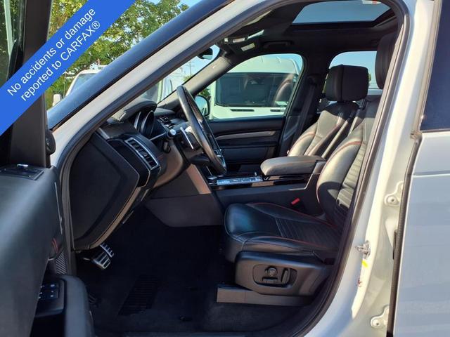 Photo of 2017 White Land Rover Discovery