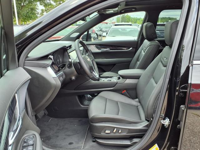 Photo of 2025 Stellar Black Metallic Cadillac XT6