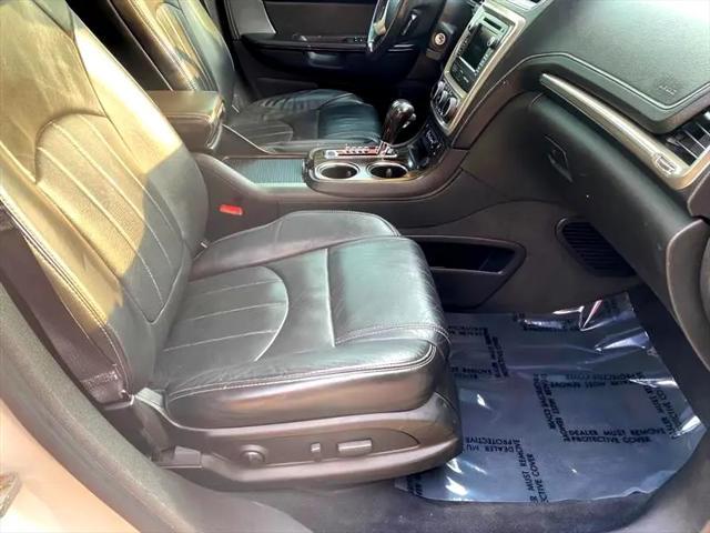 Photo of 2013 Pearl White GMC Acadia