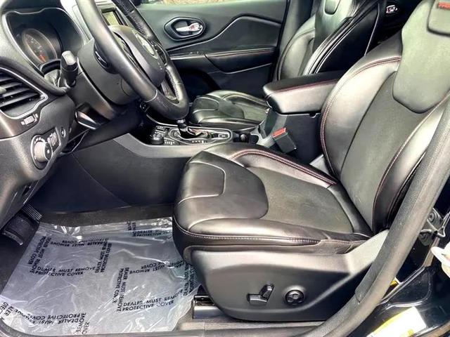 Photo of 2019 Diamond Black Crystal Jeep Cherokee