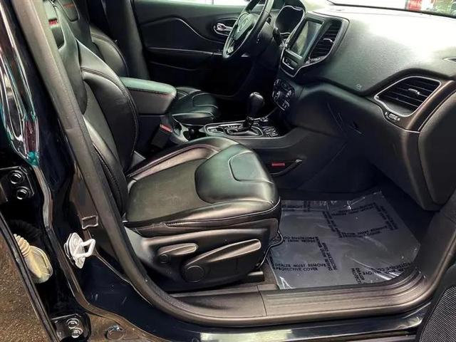 Photo of 2019 Diamond Black Crystal Jeep Cherokee