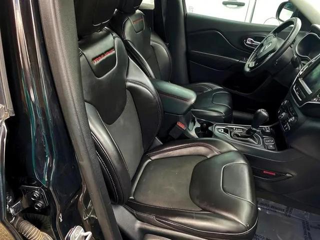 Photo of 2019 Diamond Black Crystal Jeep Cherokee