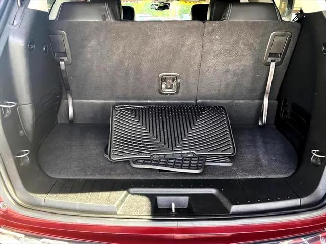 Photo of 2017 Siren Red Tintcoat Chevrolet Traverse