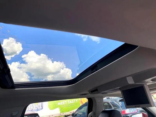Photo of 2017 Siren Red Tintcoat Chevrolet Traverse
