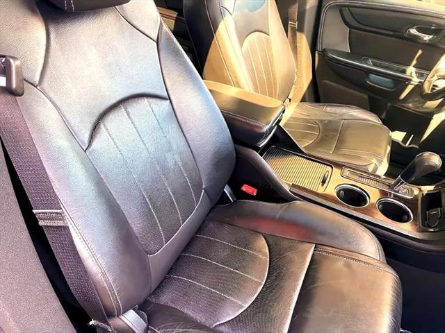 Photo of 2017 Siren Red Tintcoat Chevrolet Traverse