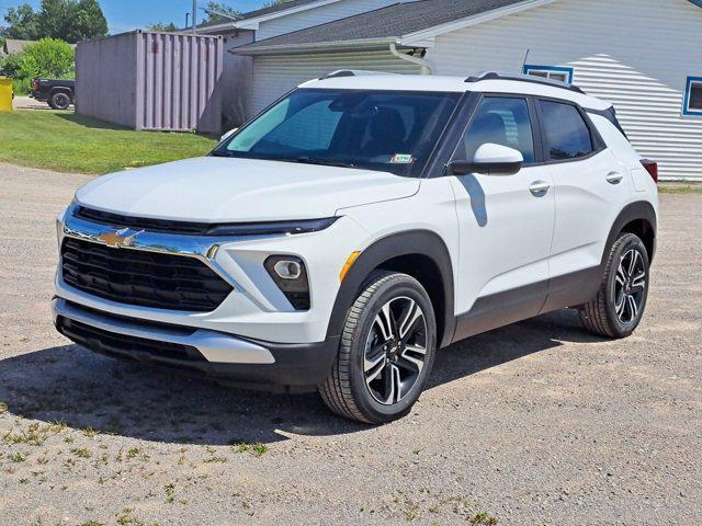 Photo of 2026 Summit White Chevrolet Trailblazer