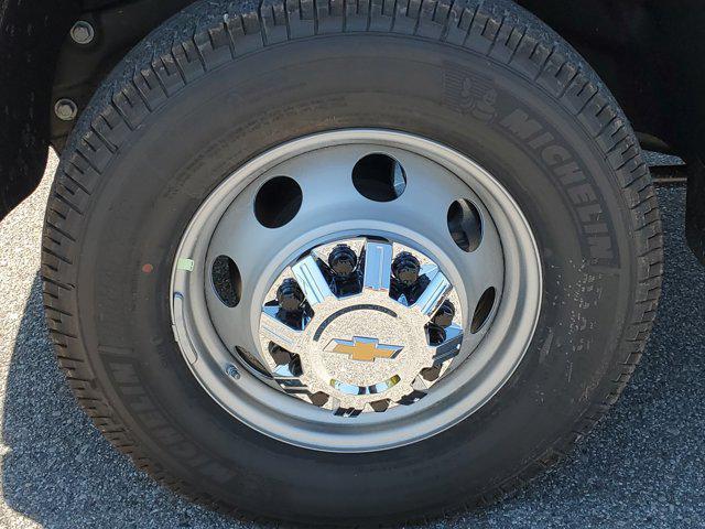 Photo of 2025 Summit White Chevrolet Silverado 3500