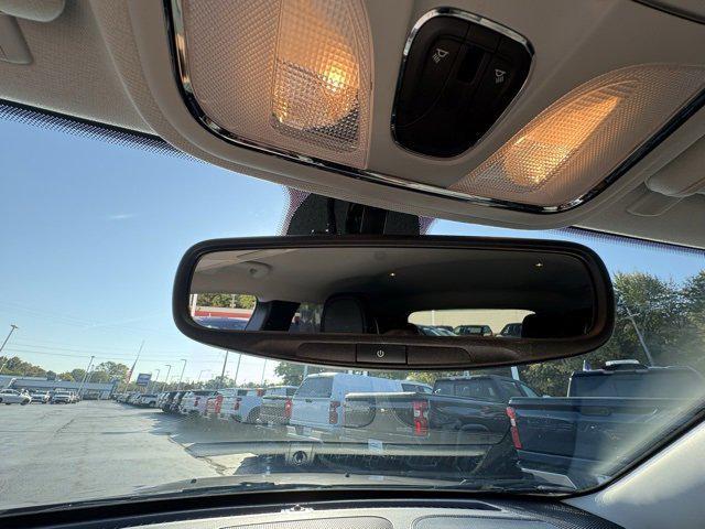 Photo of 2019 Granite Crystal Metallic Clearcoat Jeep Cherokee