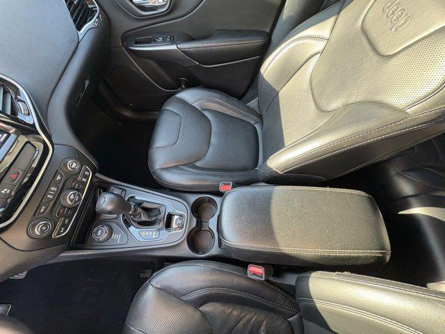 Photo of 2019 Granite Crystal Metallic Clearcoat Jeep Cherokee