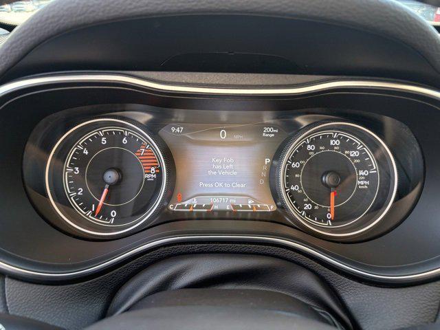 Photo of 2019 Granite Crystal Metallic Clearcoat Jeep Cherokee