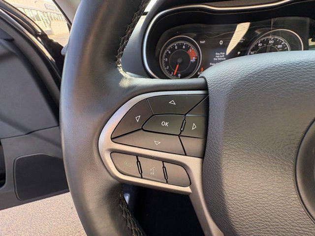 Photo of 2019 Granite Crystal Metallic Clearcoat Jeep Cherokee