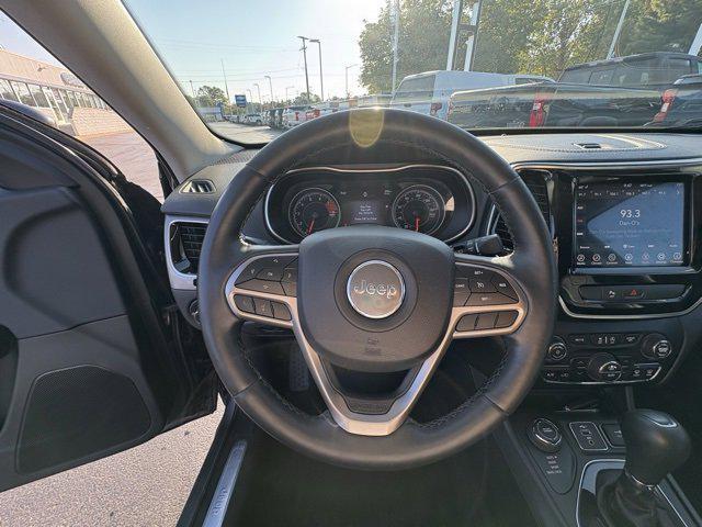 Photo of 2019 Granite Crystal Metallic Clearcoat Jeep Cherokee