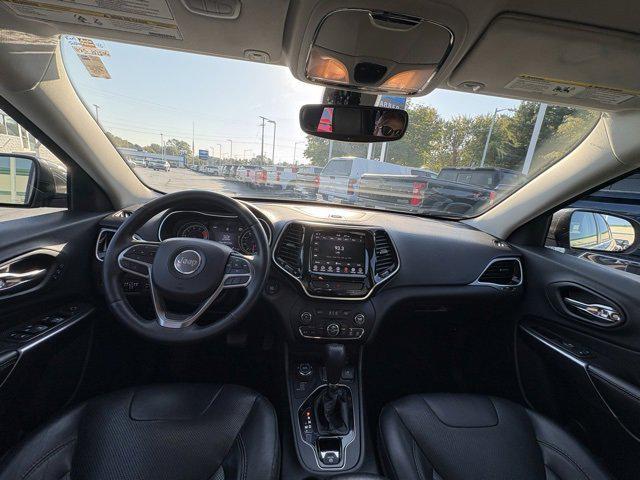 Photo of 2019 Granite Crystal Metallic Clearcoat Jeep Cherokee
