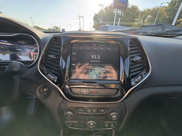 Photo of 2019 Granite Crystal Metallic Clearcoat Jeep Cherokee