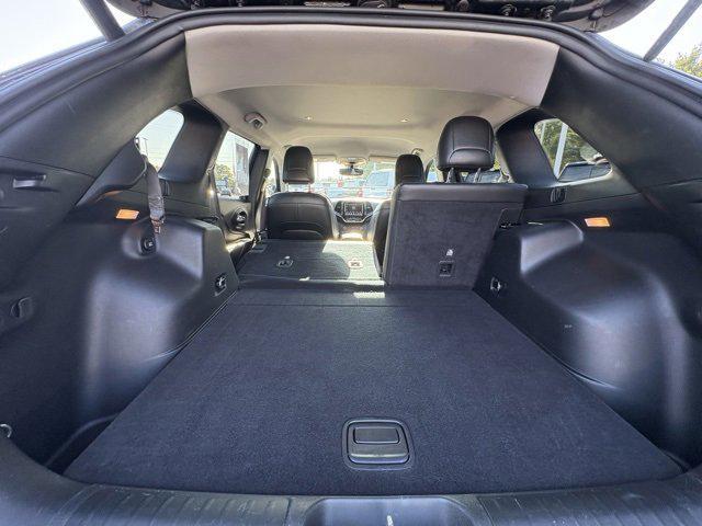 Photo of 2019 Granite Crystal Metallic Clearcoat Jeep Cherokee