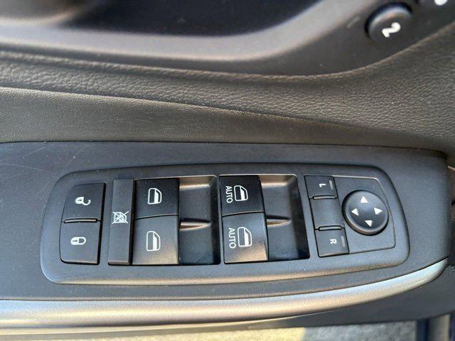 Photo of 2019 Granite Crystal Metallic Clearcoat Jeep Cherokee