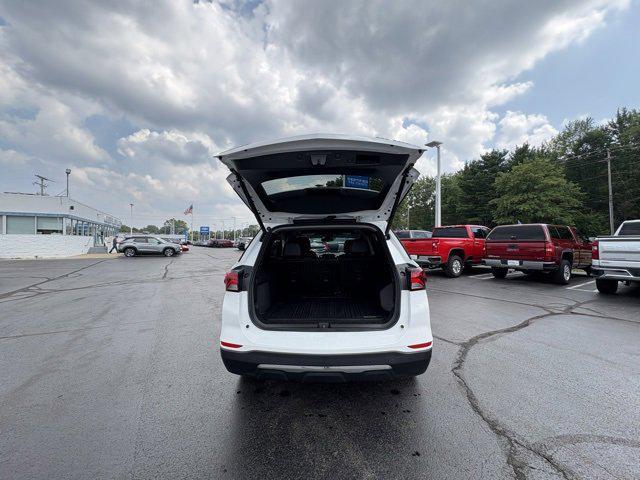 Photo of 2024 Summit White Chevrolet Equinox