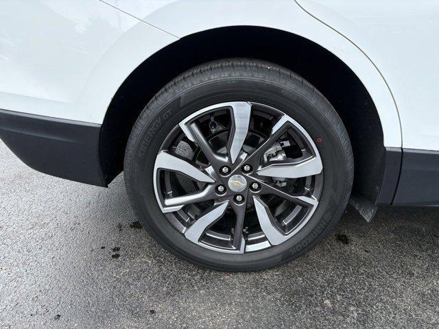 Photo of 2024 Summit White Chevrolet Equinox