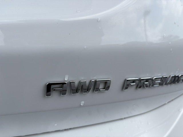 Photo of 2024 Summit White Chevrolet Equinox