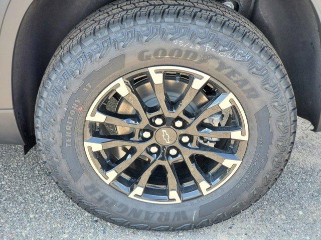 Photo of 2026 Mosaic Black Metallic Chevrolet Traverse
