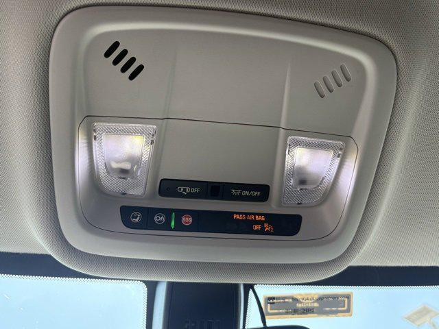 Photo of 2020 Summit White Chevrolet Traverse