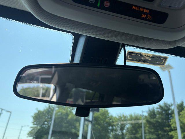 Photo of 2020 Summit White Chevrolet Traverse